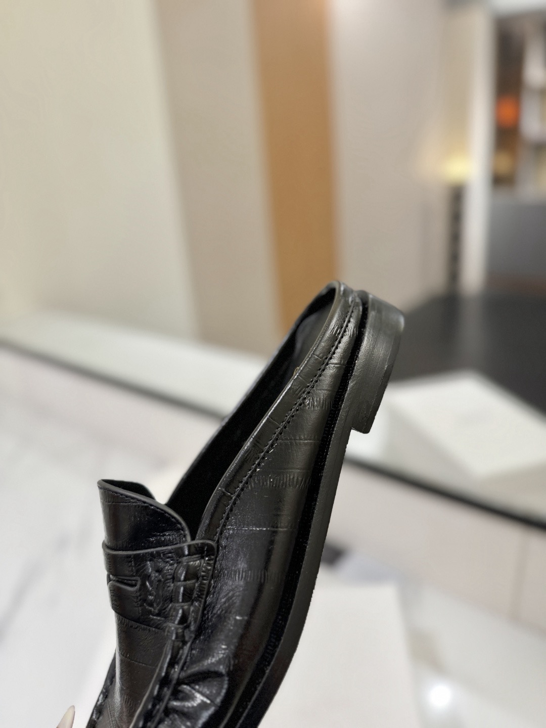 Y51 Loafer