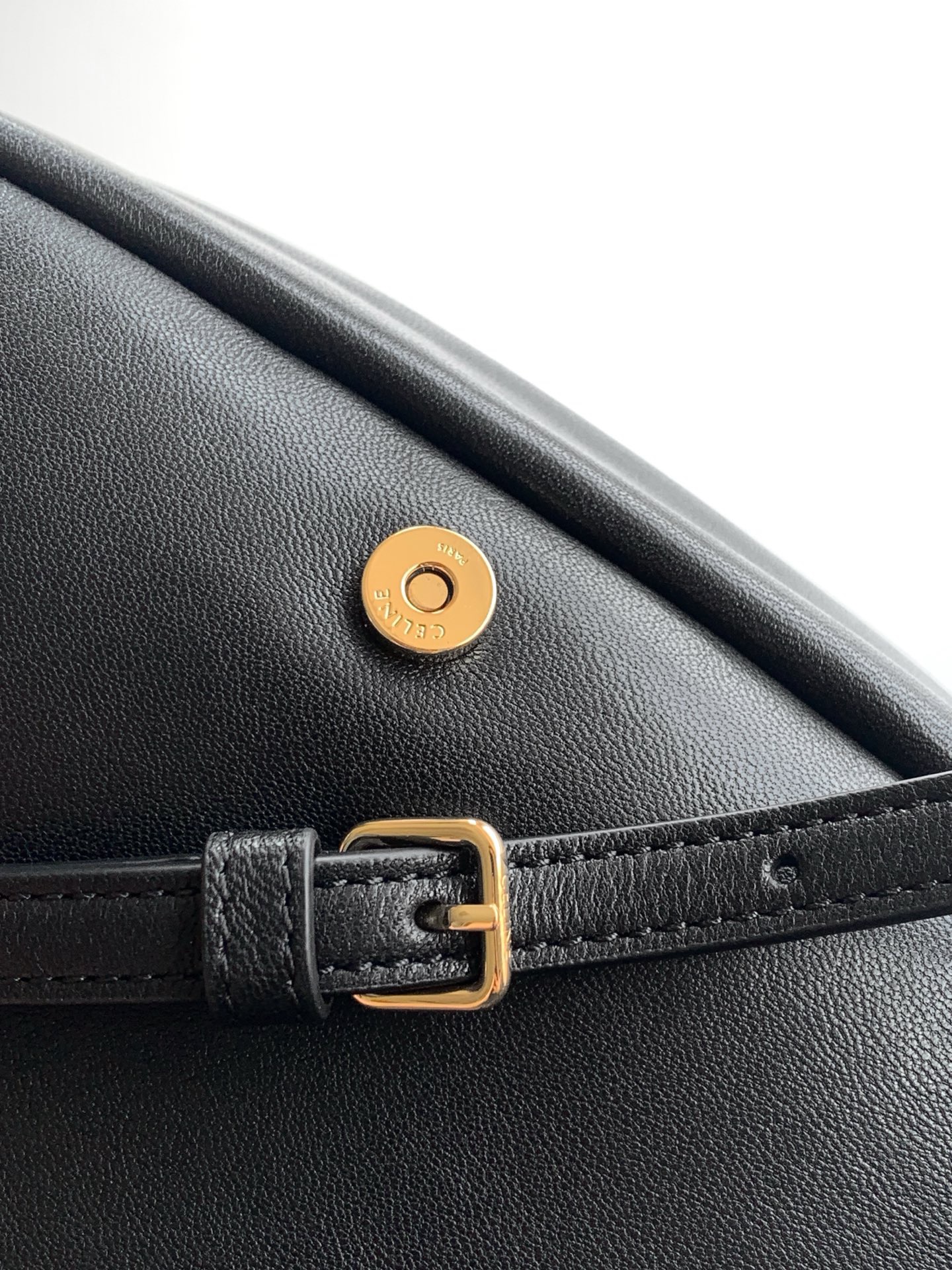 Cel*in Soft Triomphe Little Halfmoon in Shiny Lambskin -25*13*5CM