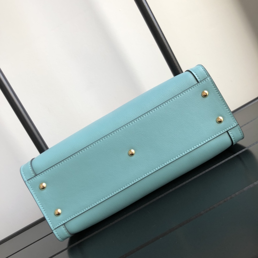 G*u*i diana top handbags