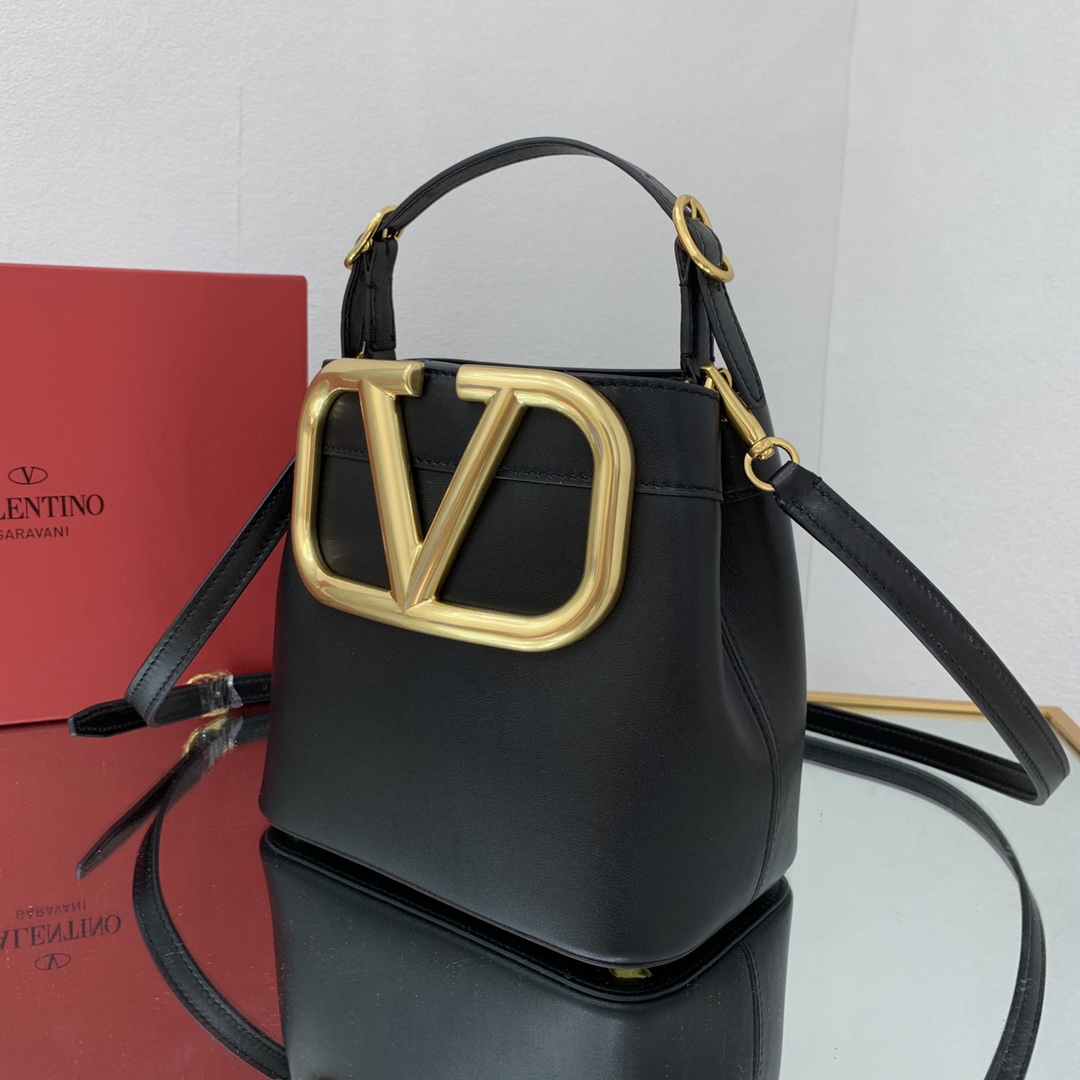 Va1e*ntin0 garavani s*pervee bag-20*19*12cm