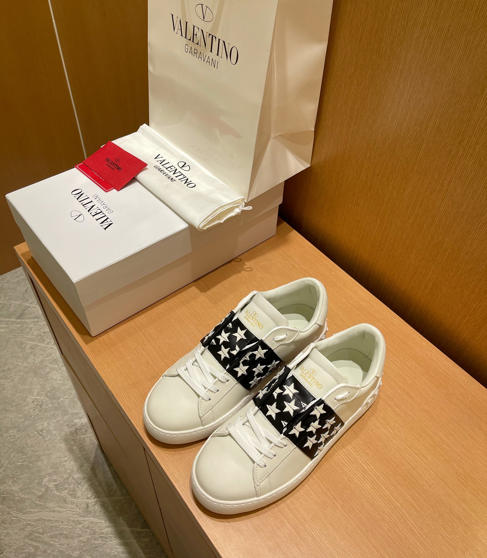 Va1e*ntin0 garavani sneakers