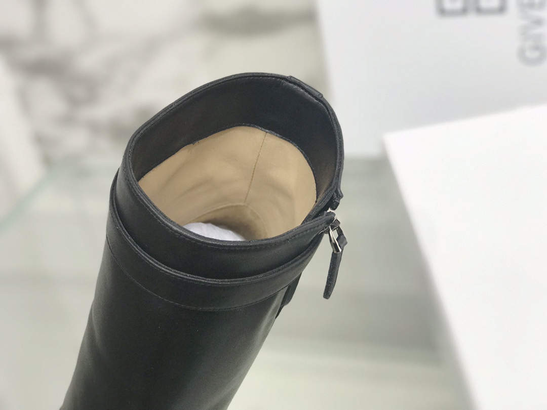 G1uenchy boots(eu35-42)