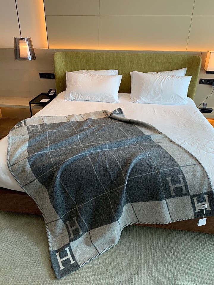 H**mes blankets-170*135cm