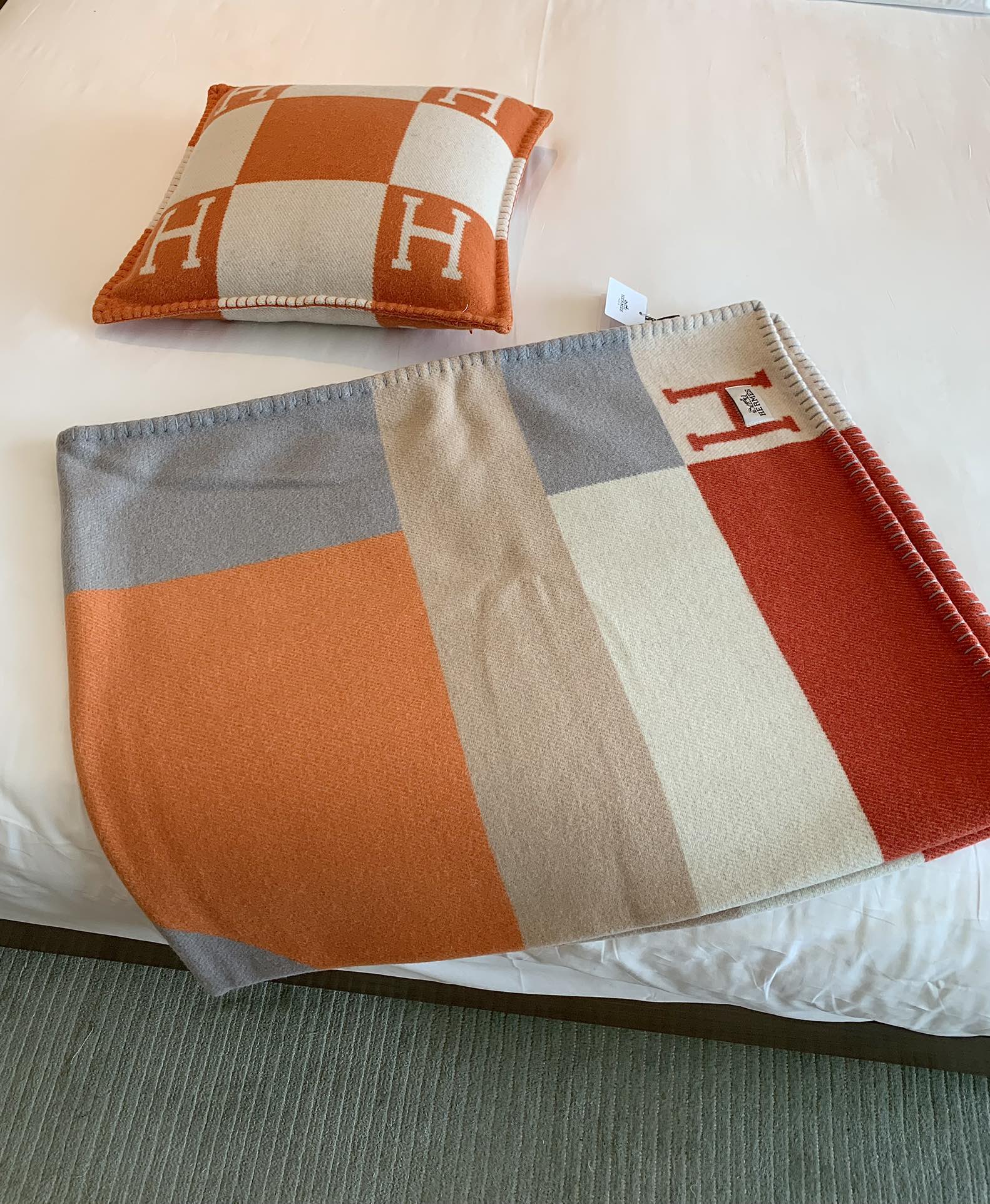 H**mes blankets-170*135cm