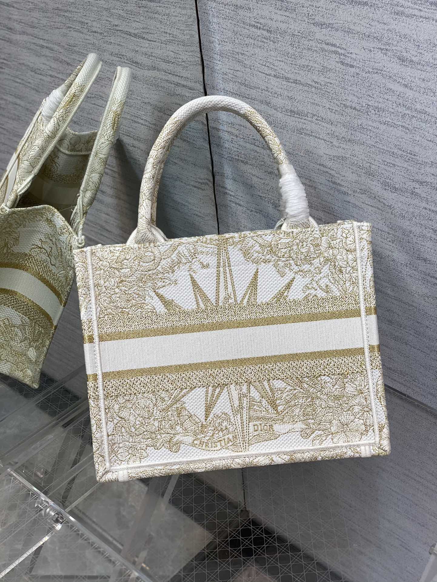 D*or small book tote-26*8*22cm
