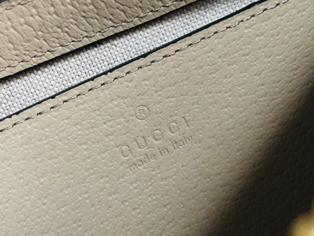 G*u*i chain bag-25*15*6cm