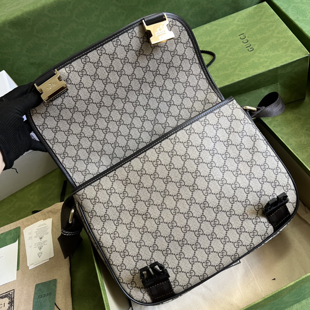 G*u*i messenger bag-33x 22x 11cm