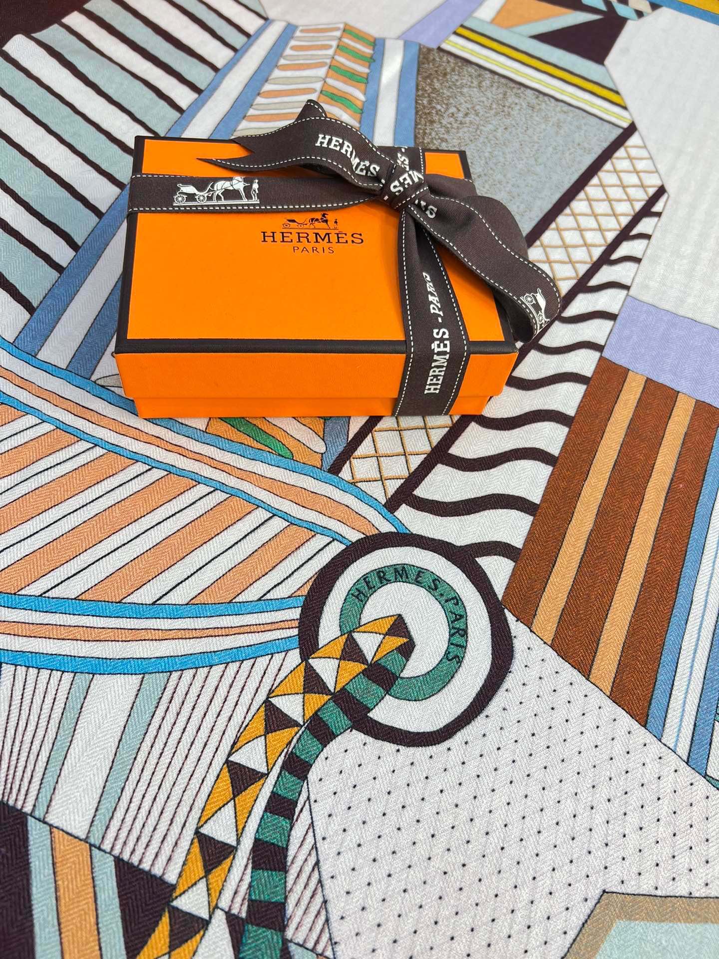 H**mes shawls-140*140cm