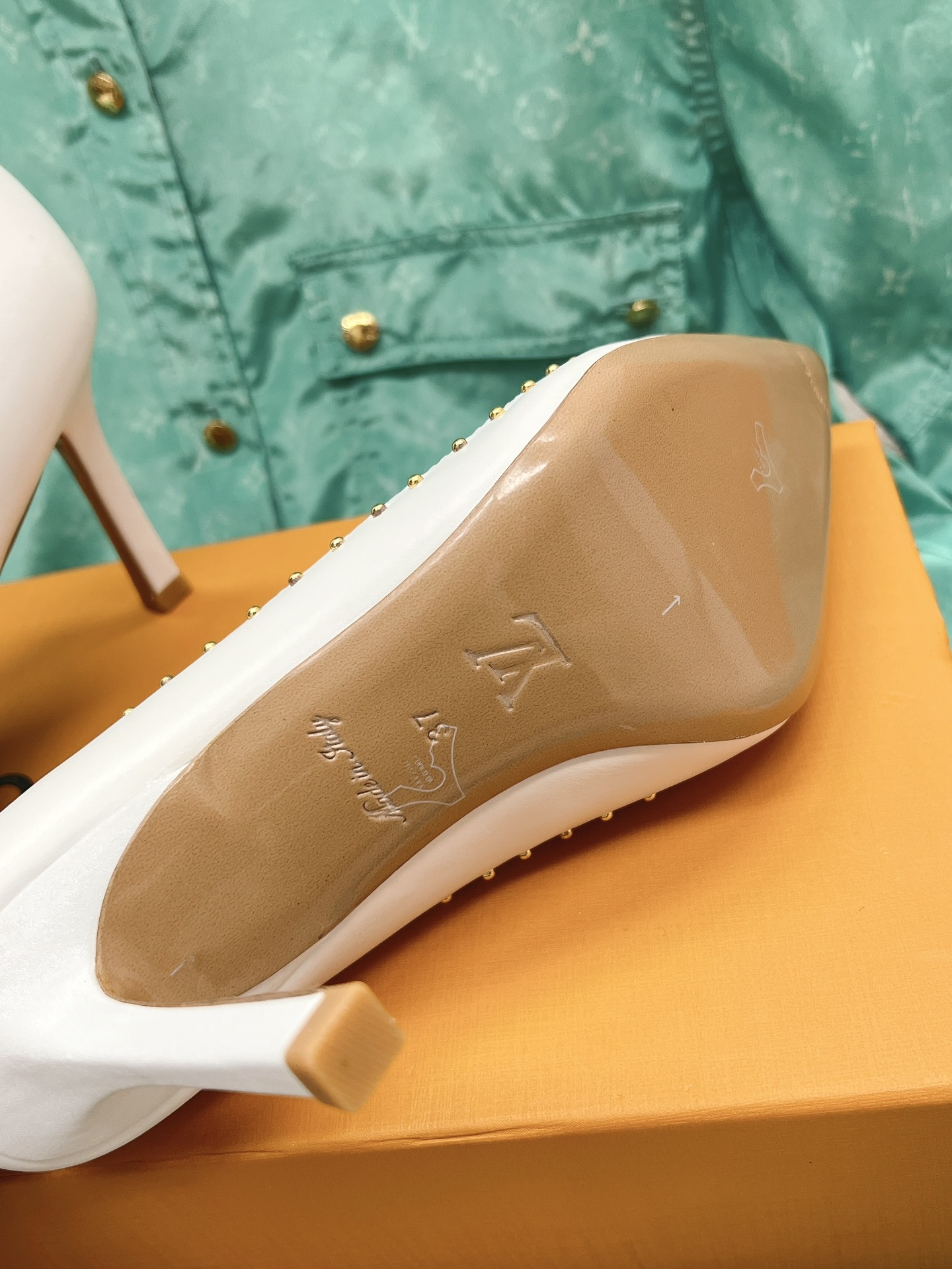 l0*is V*t0n heel-10.5cm