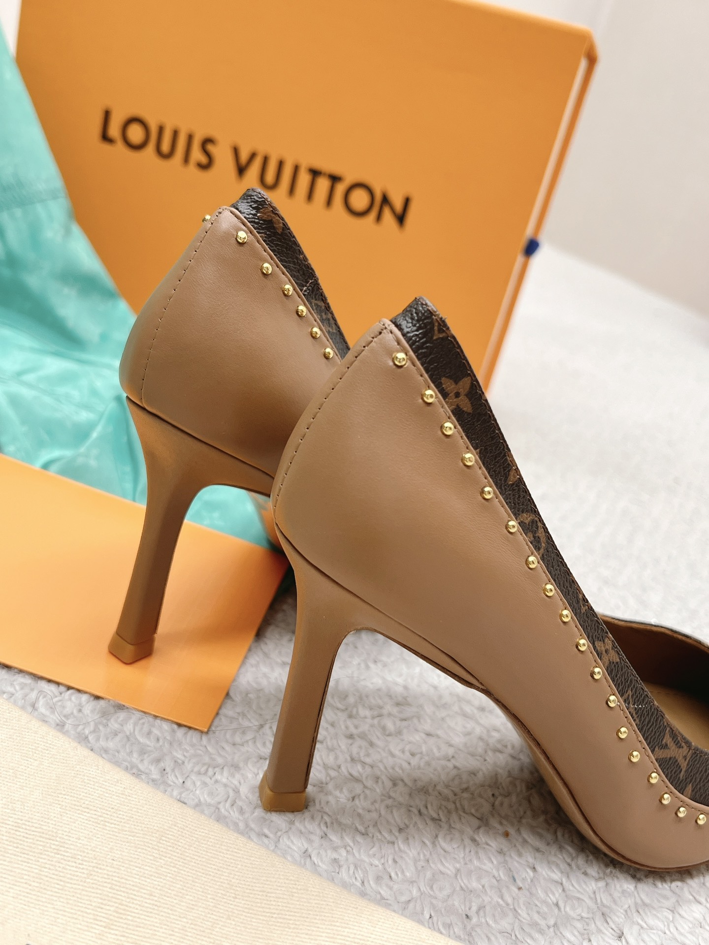 l0*is V*t0n heel-10.5cm
