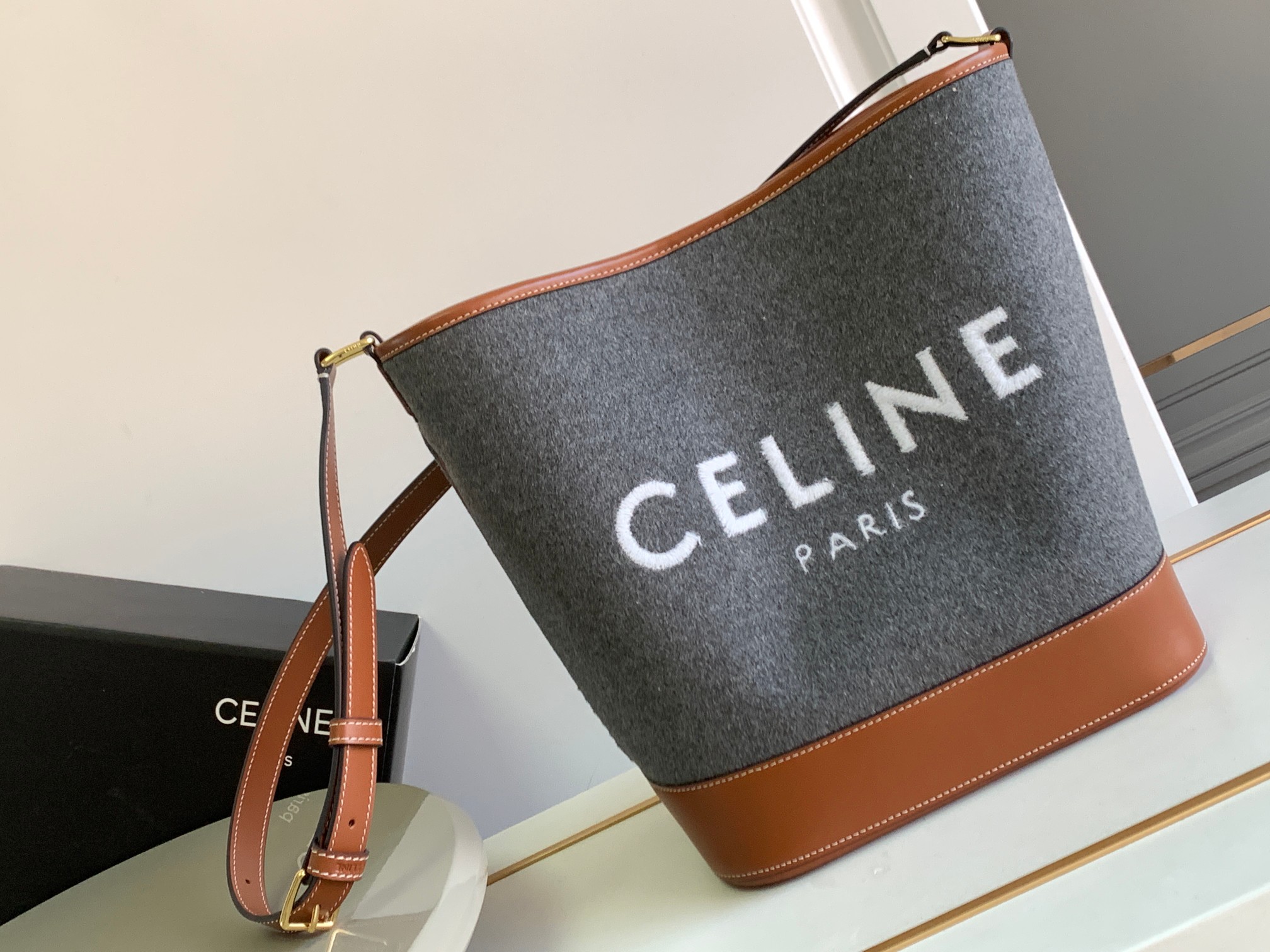 Ce**e cuir bucket-33x 27x 17cm