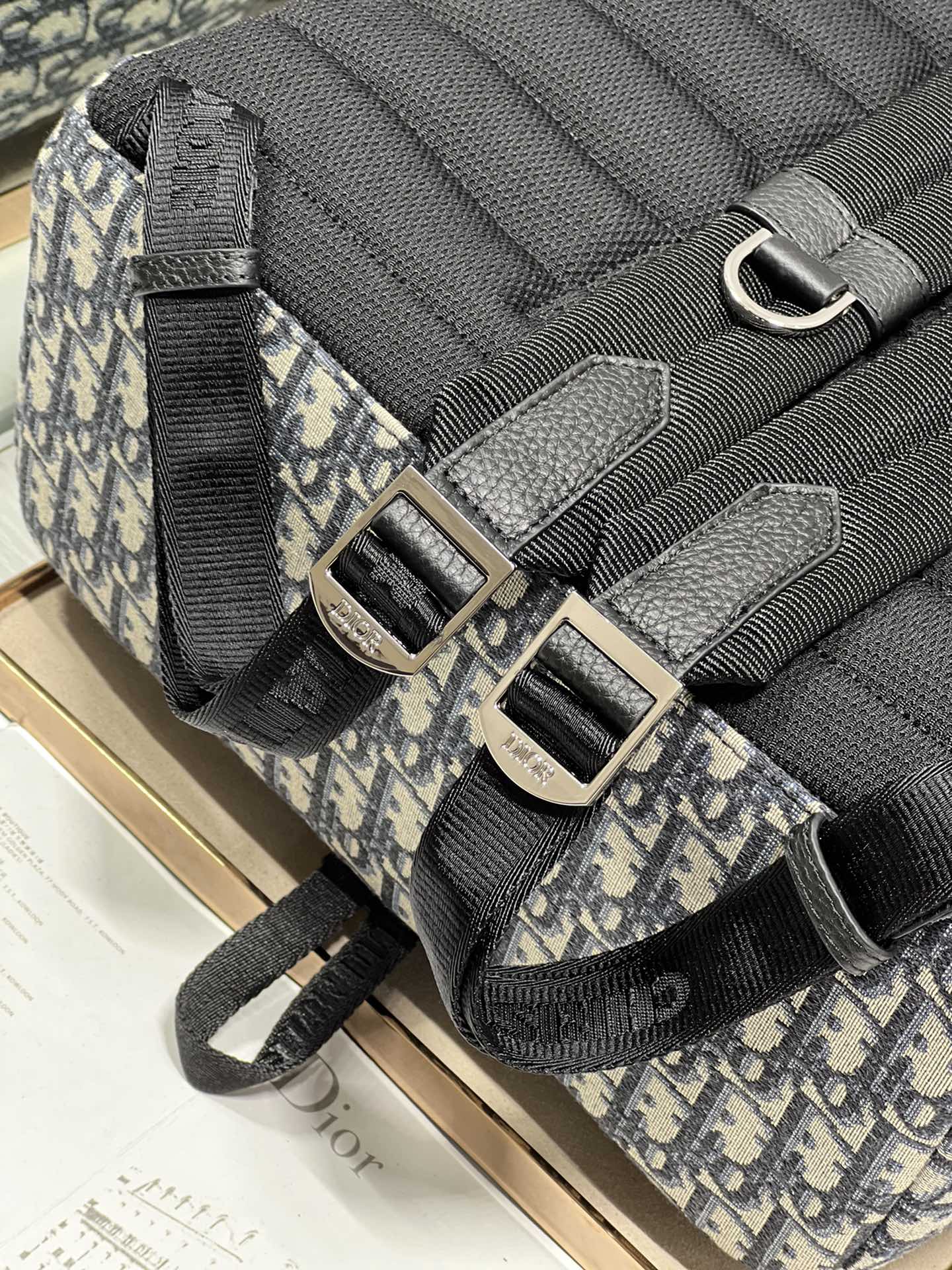 D*or oblique explorer backpack-30×42×14.5cm