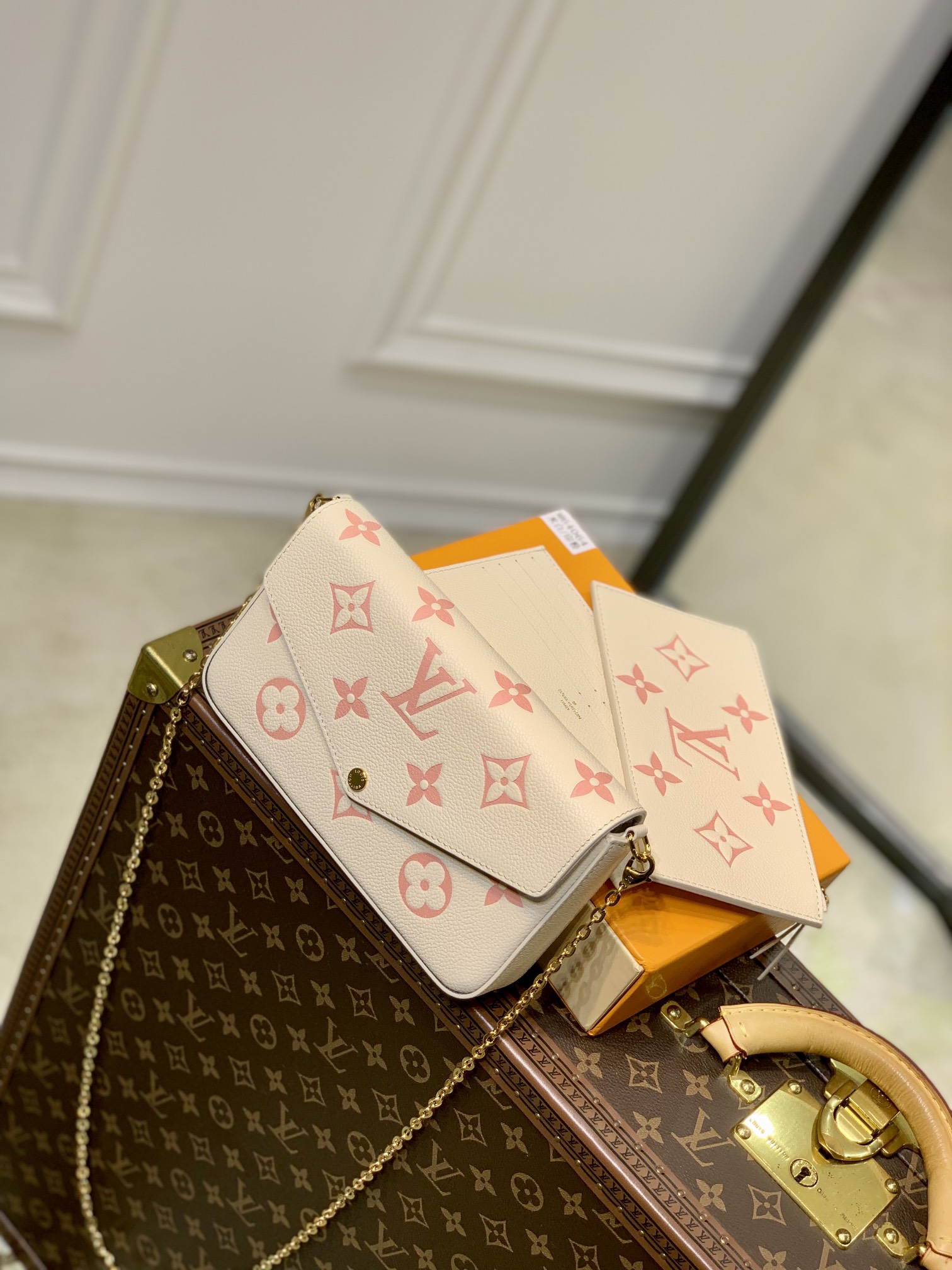 l0*is V*t0n pochette félicie-m82047-21*11* 2cm