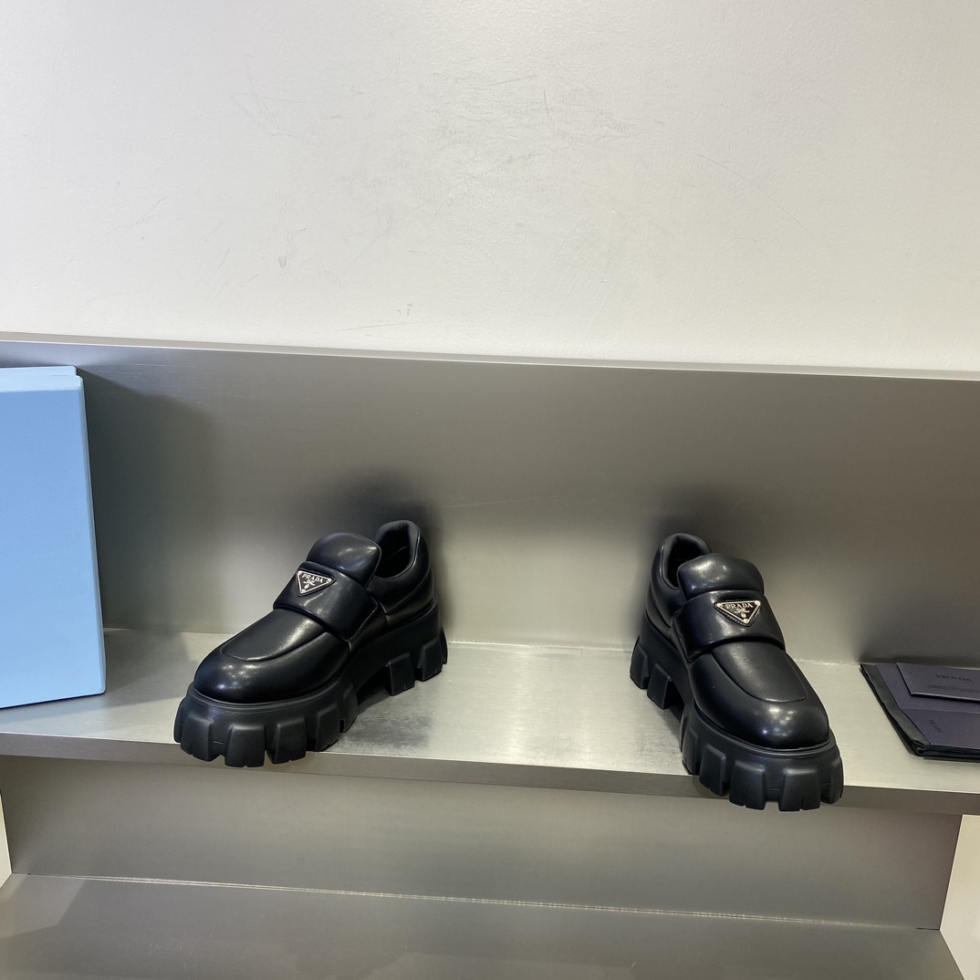 Pra*a boots 2023ss