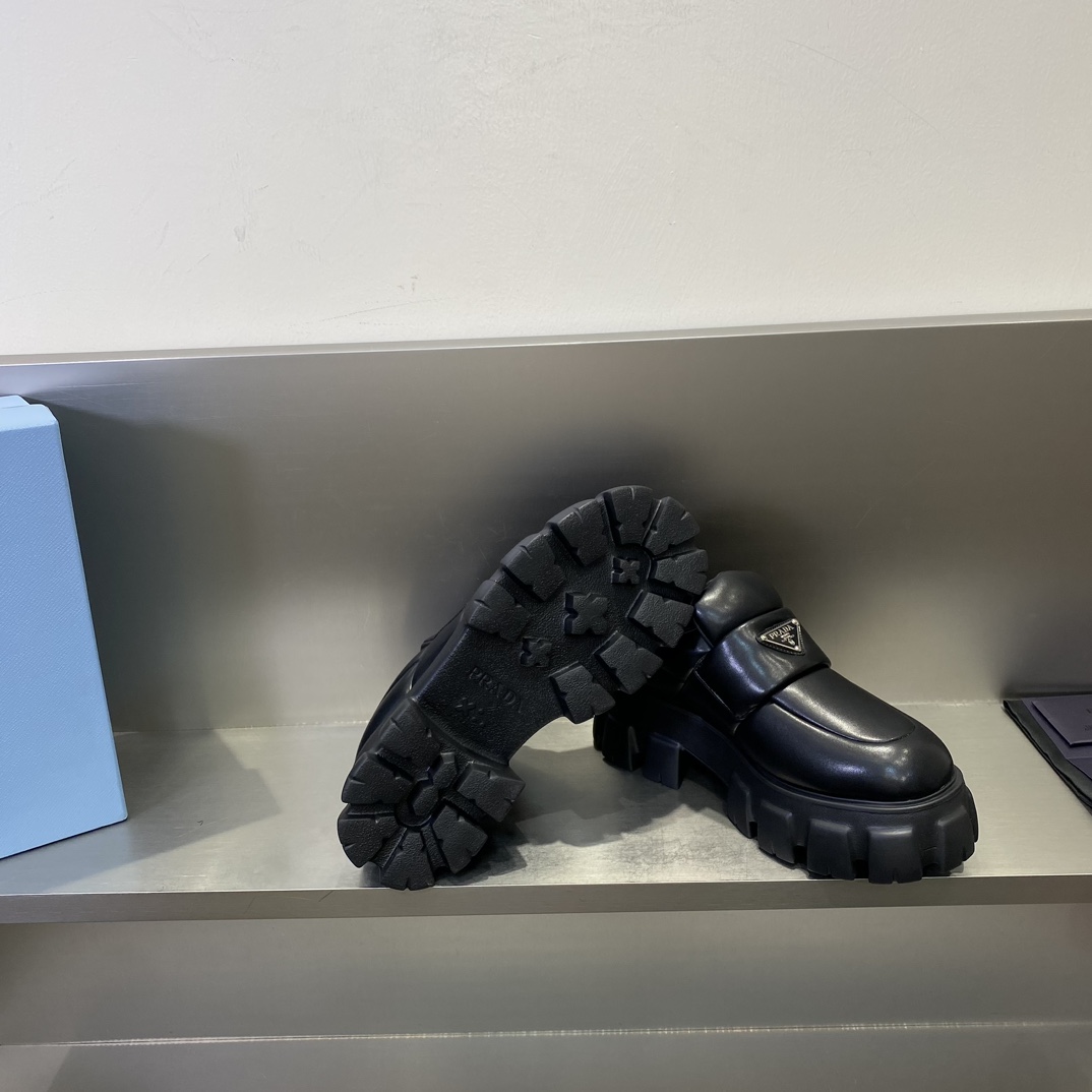 Pra*a boots 2023ss