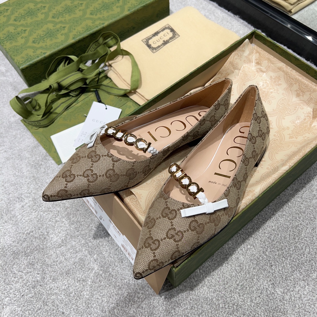 G*u*i ballet dance shoes