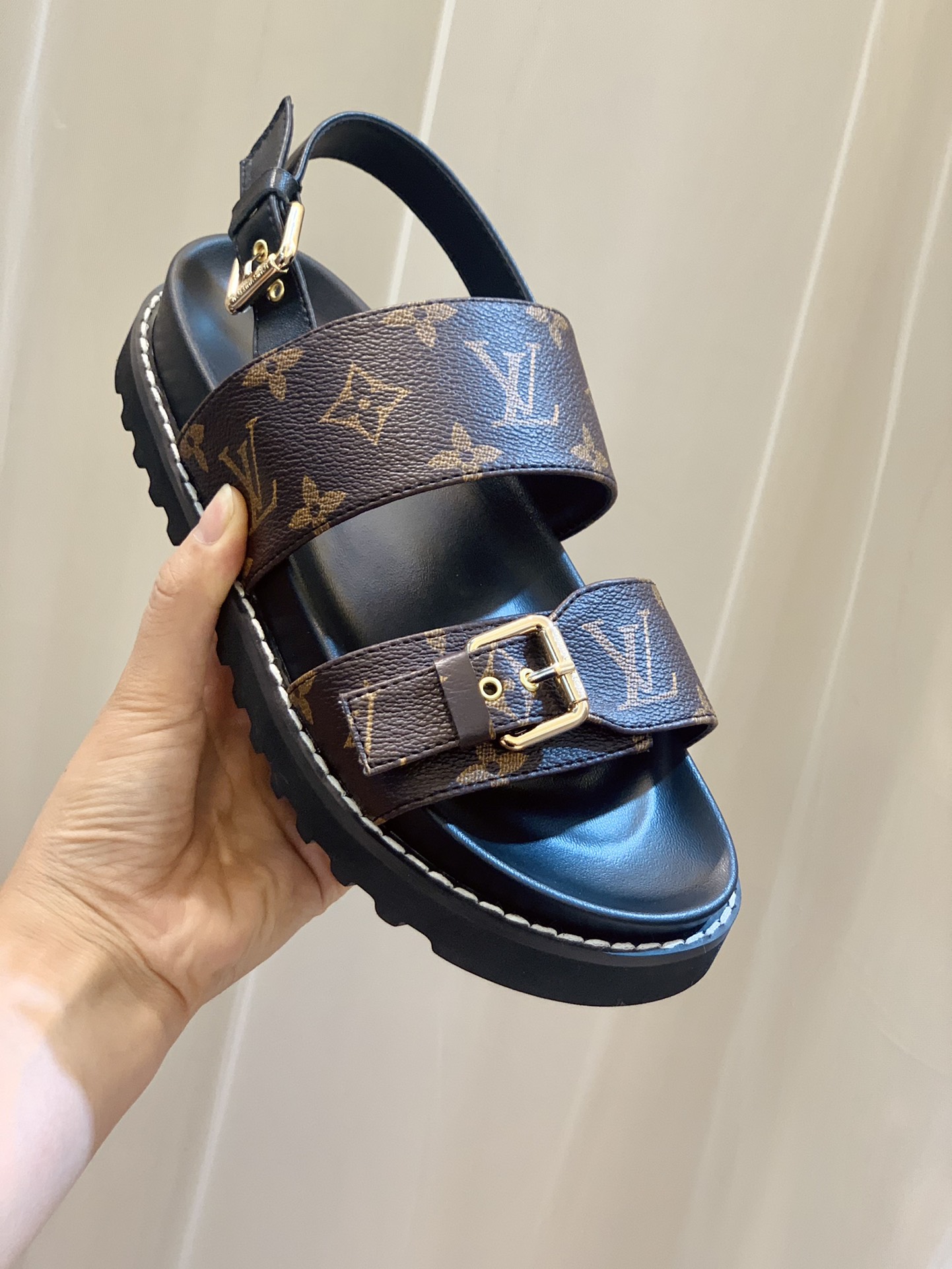 l0*is V*t0n sandals