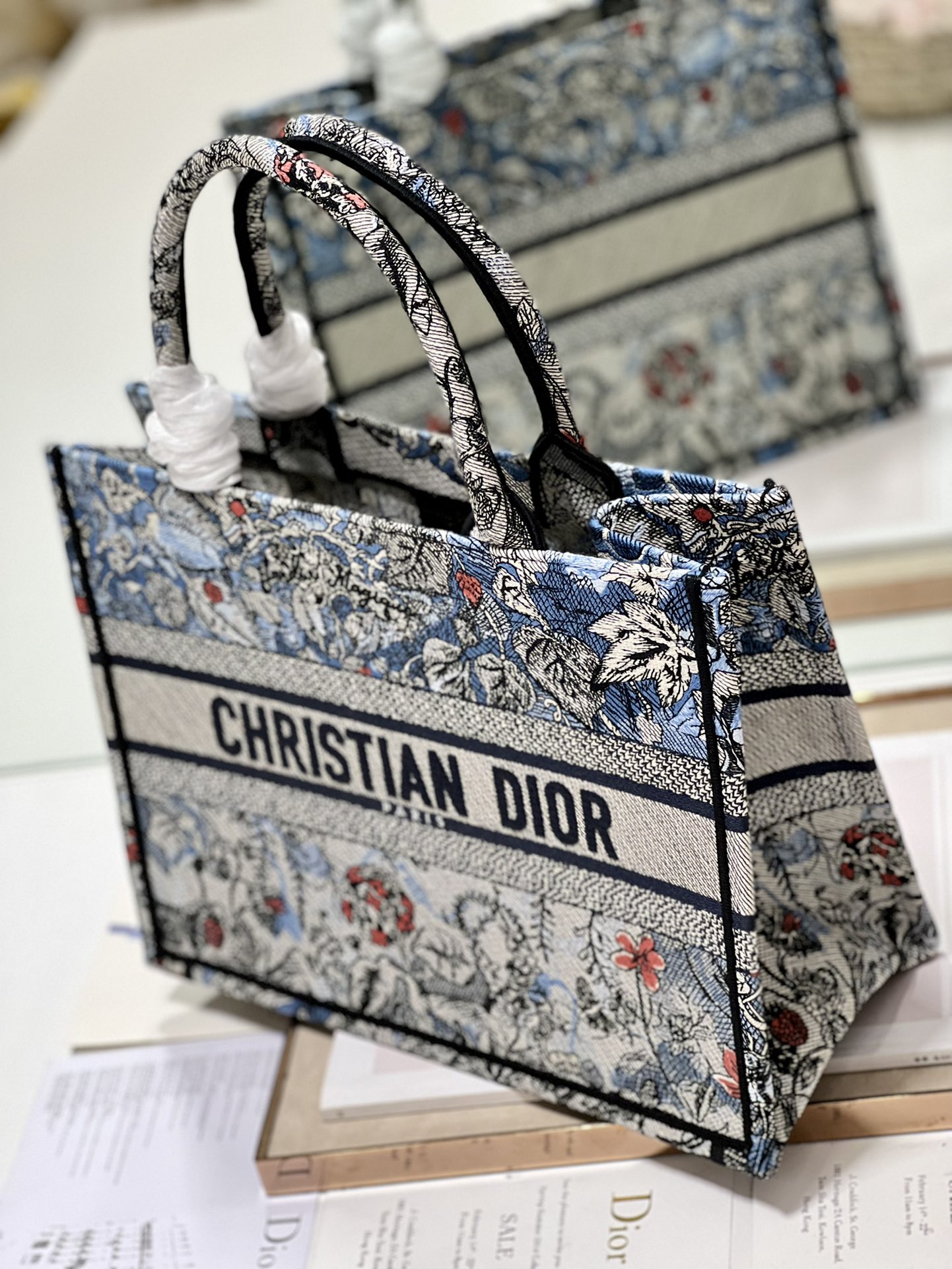 D*or book tote