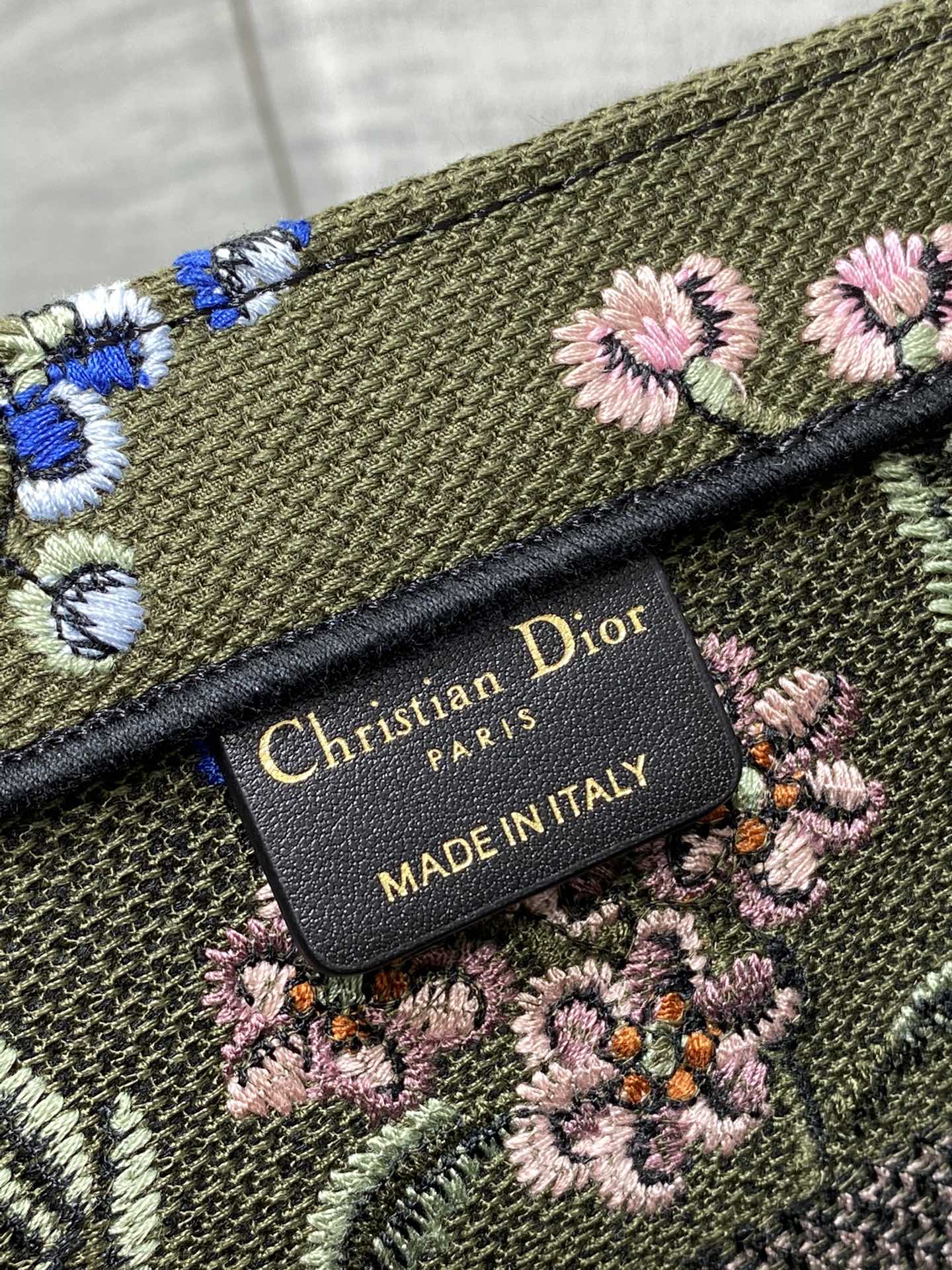 D*or book tote