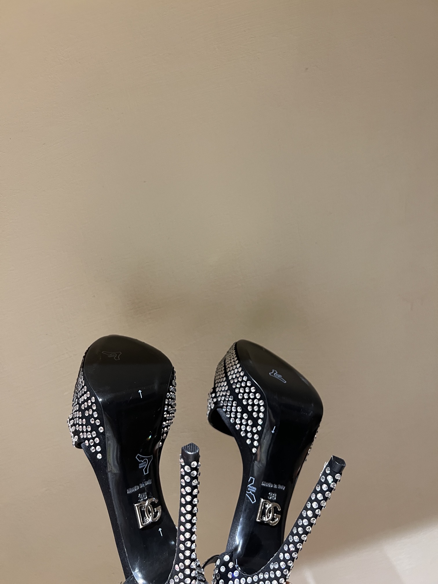 d01ce Gab*a*a heels-16cm