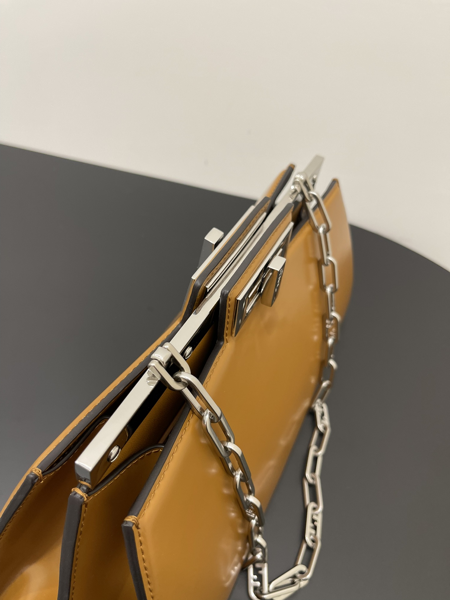 F**di peekaboo iseeu-34x18.50x11cm