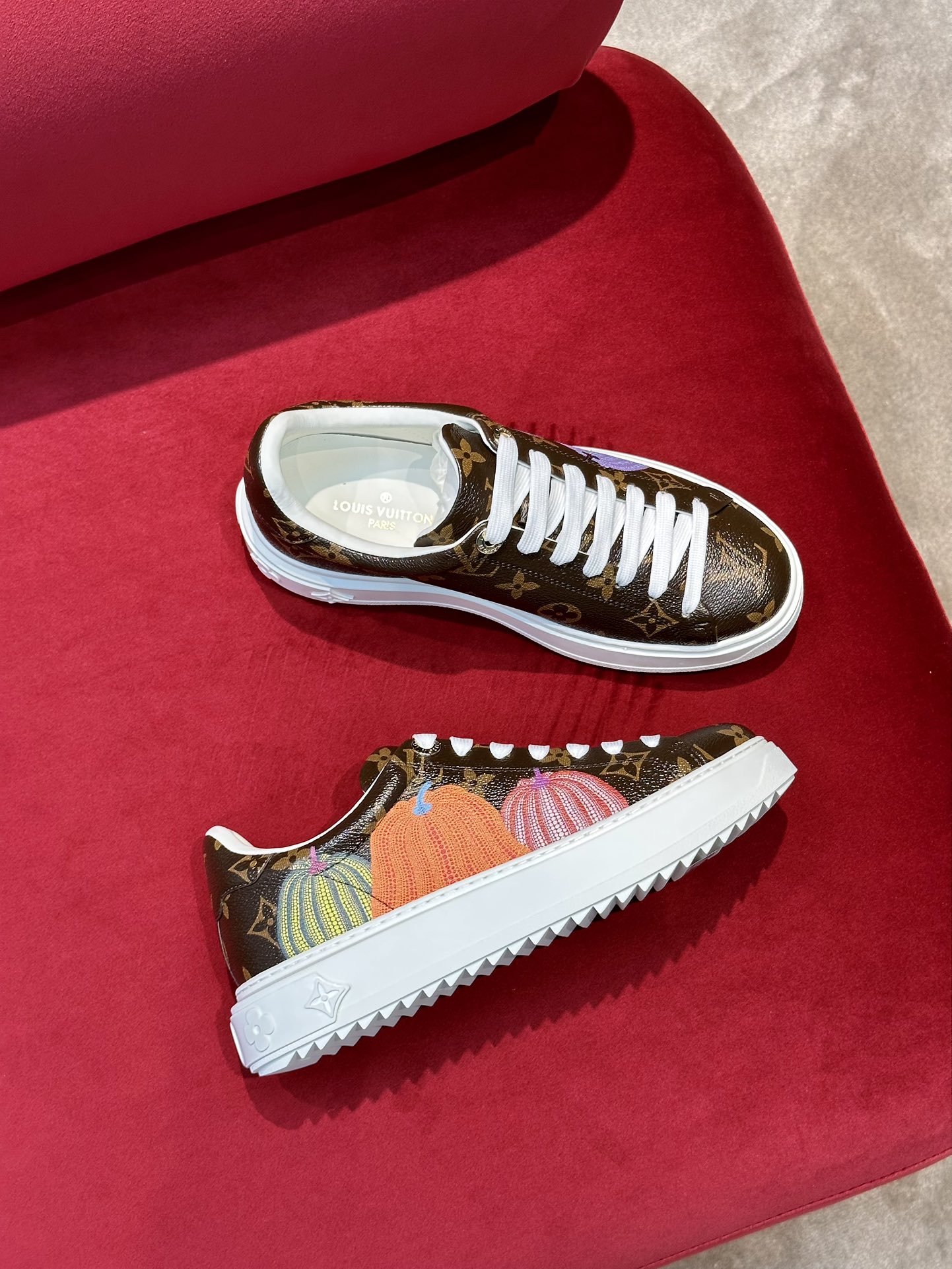 l0*is V*t0n time out sneaker