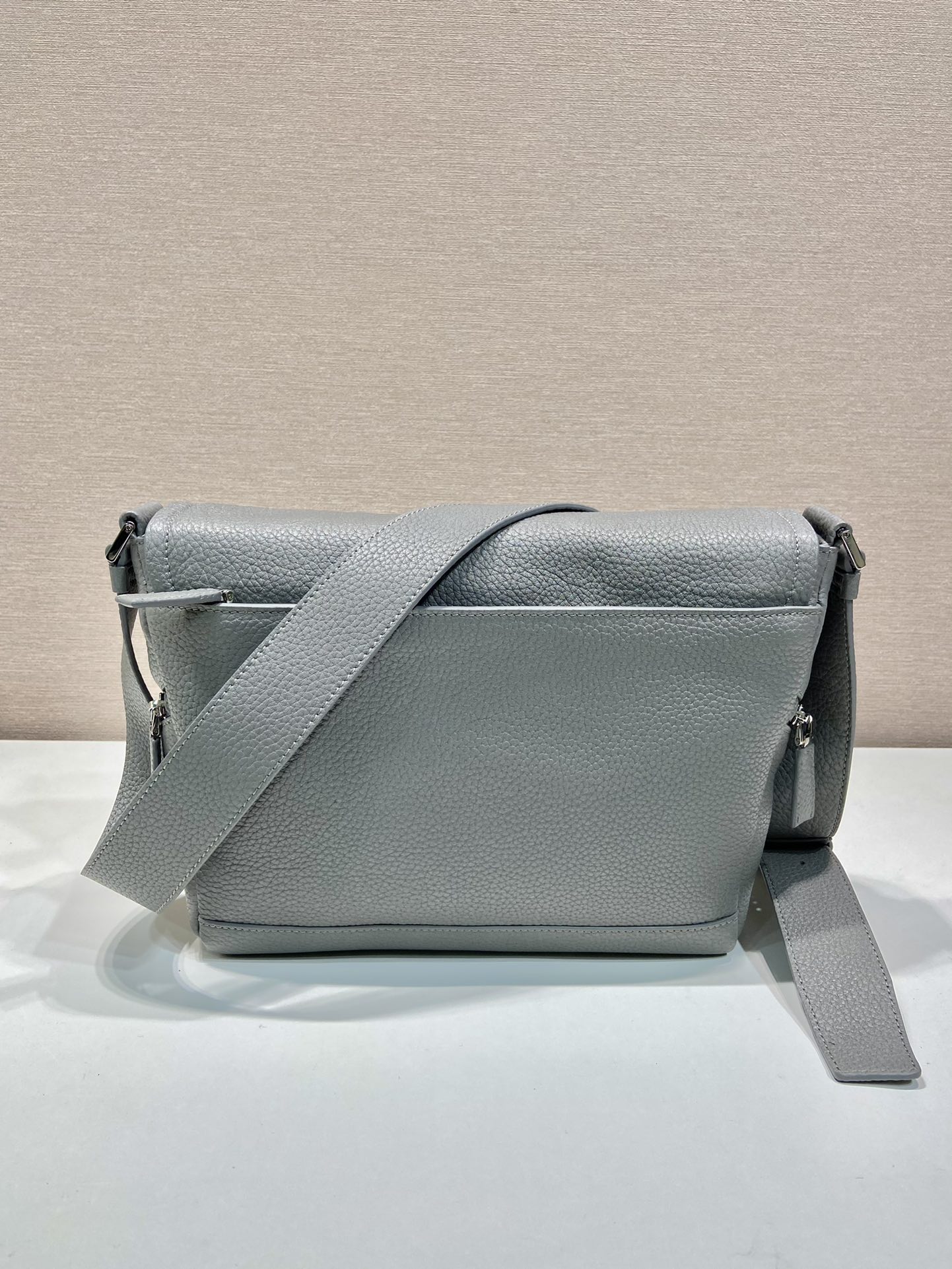 Pra*a 2vd056 messenger bag-22*2212cm