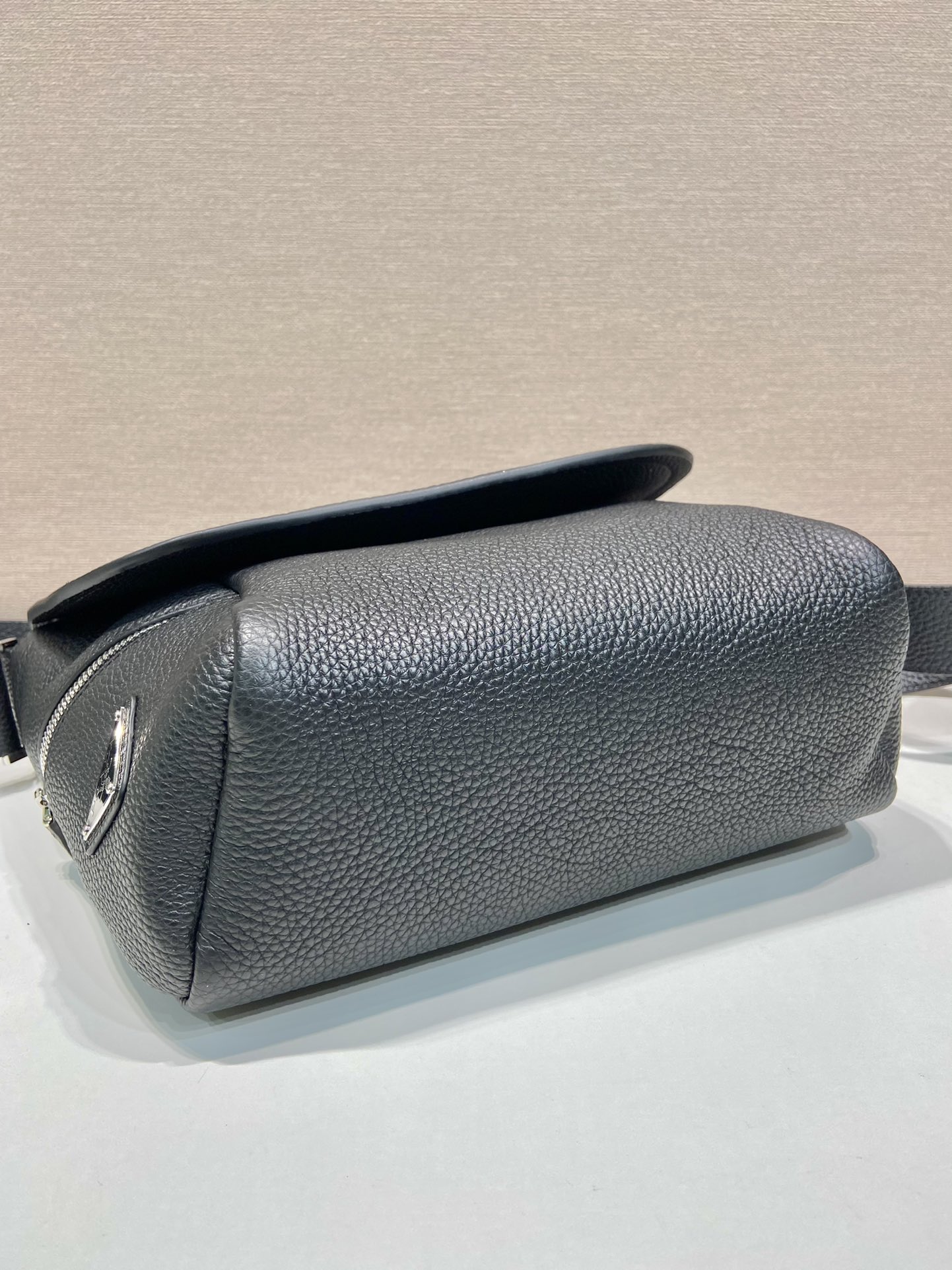 Pra*a 2vd056 messenger bag-22*2212cm