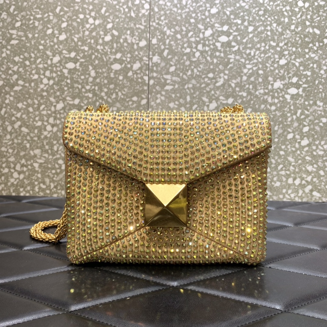 Va1e*ntin0 garavani one stud-19*14*11cm