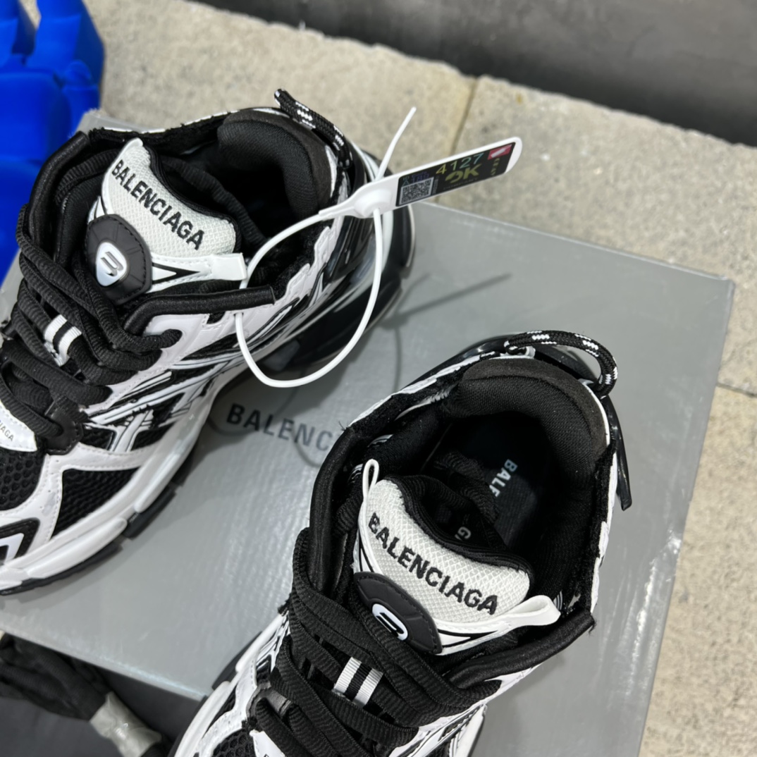 Ba*len*cia*ga runner sneakers