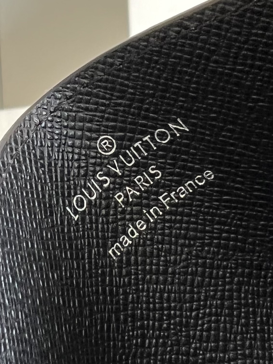 l0*is V*t0n wallet-m62170-11.0x 7.0x 0.6cm