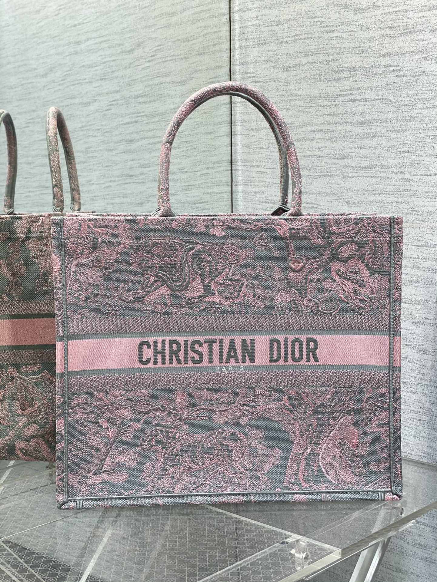 D*or book tote