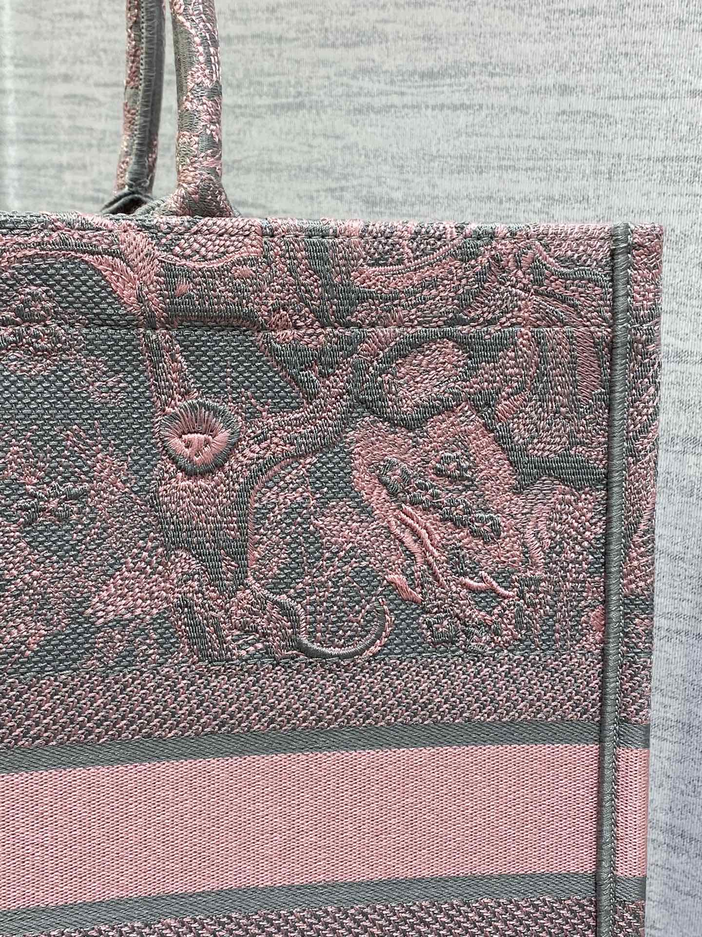 D*or book tote