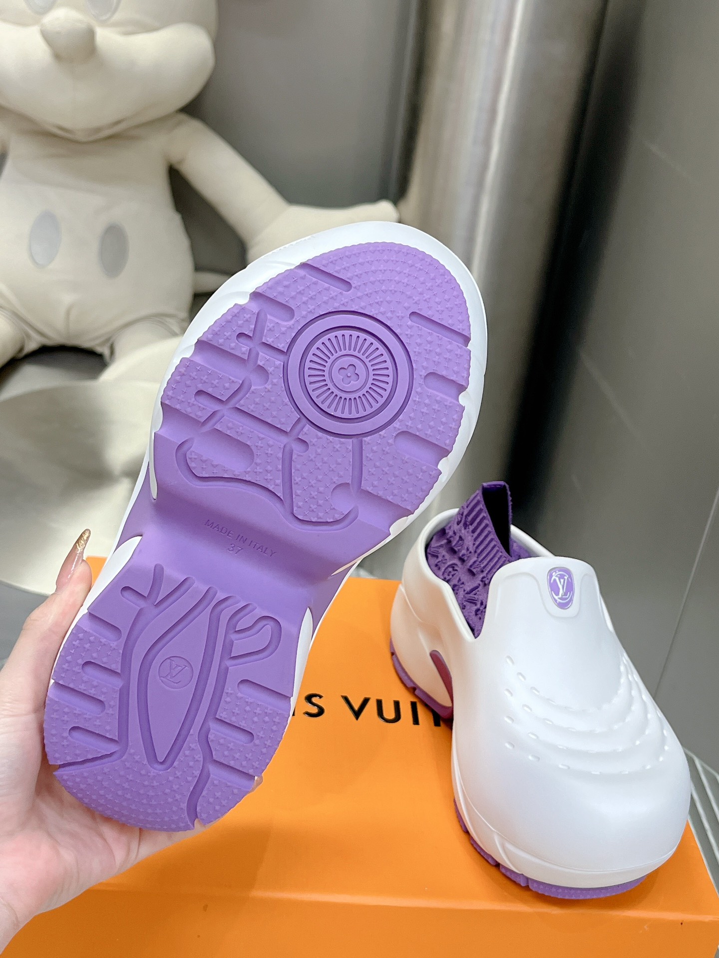 l0*is V*t0n shark clog slippers(eu35-40)
