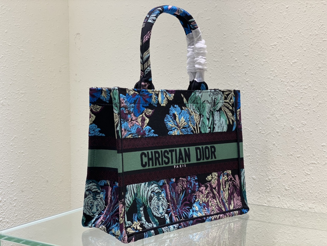 D*or book tote