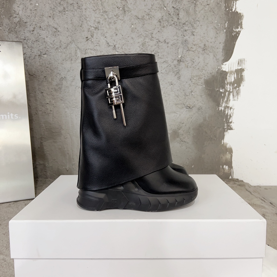 G1uenchy boots(eu35-41)