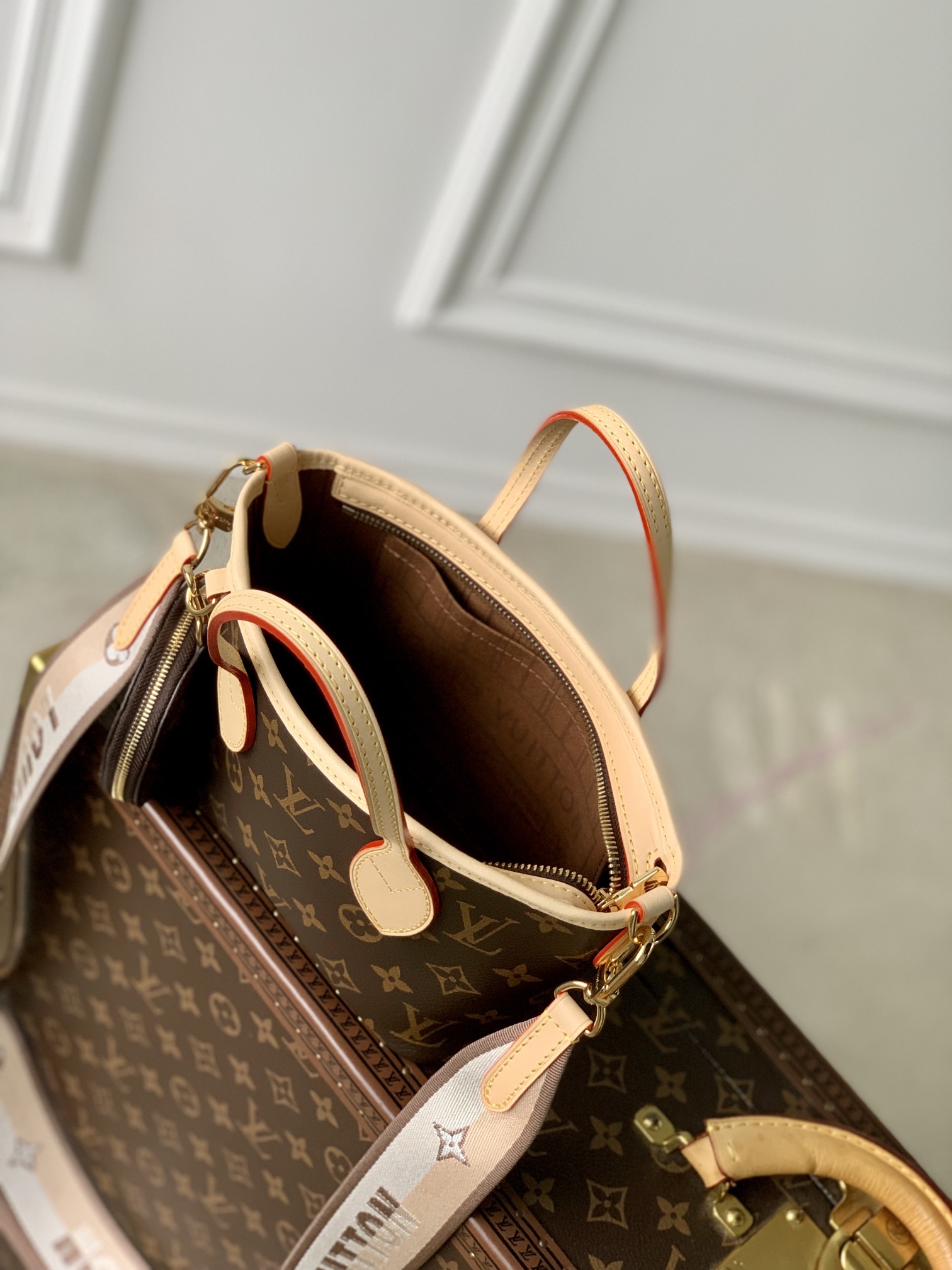 l0*is V*t0n neverfull bb-24*14*9cm