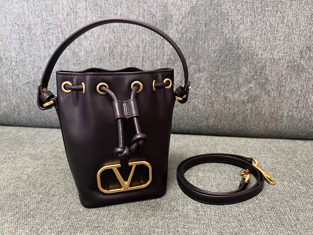 Va1e*ntin0 garavanivlogo signature bag-12*18*10cm