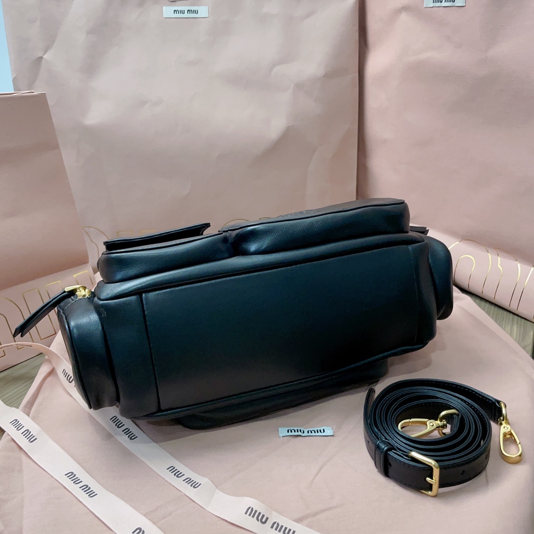 M*um*u bag-27 x12 x9cm
