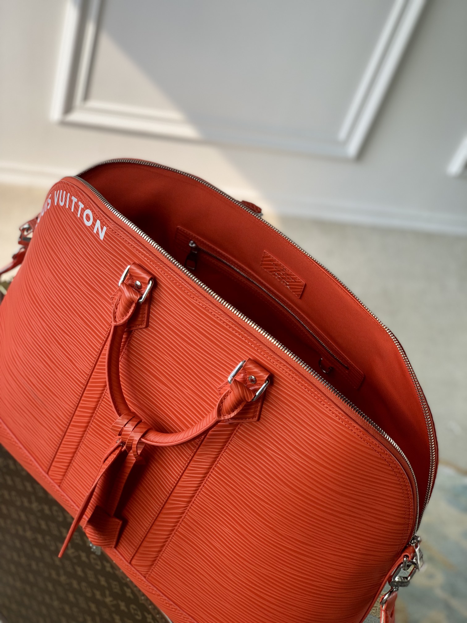 l0*is V*t0n alma travel bag-64 x 42 x 22cm