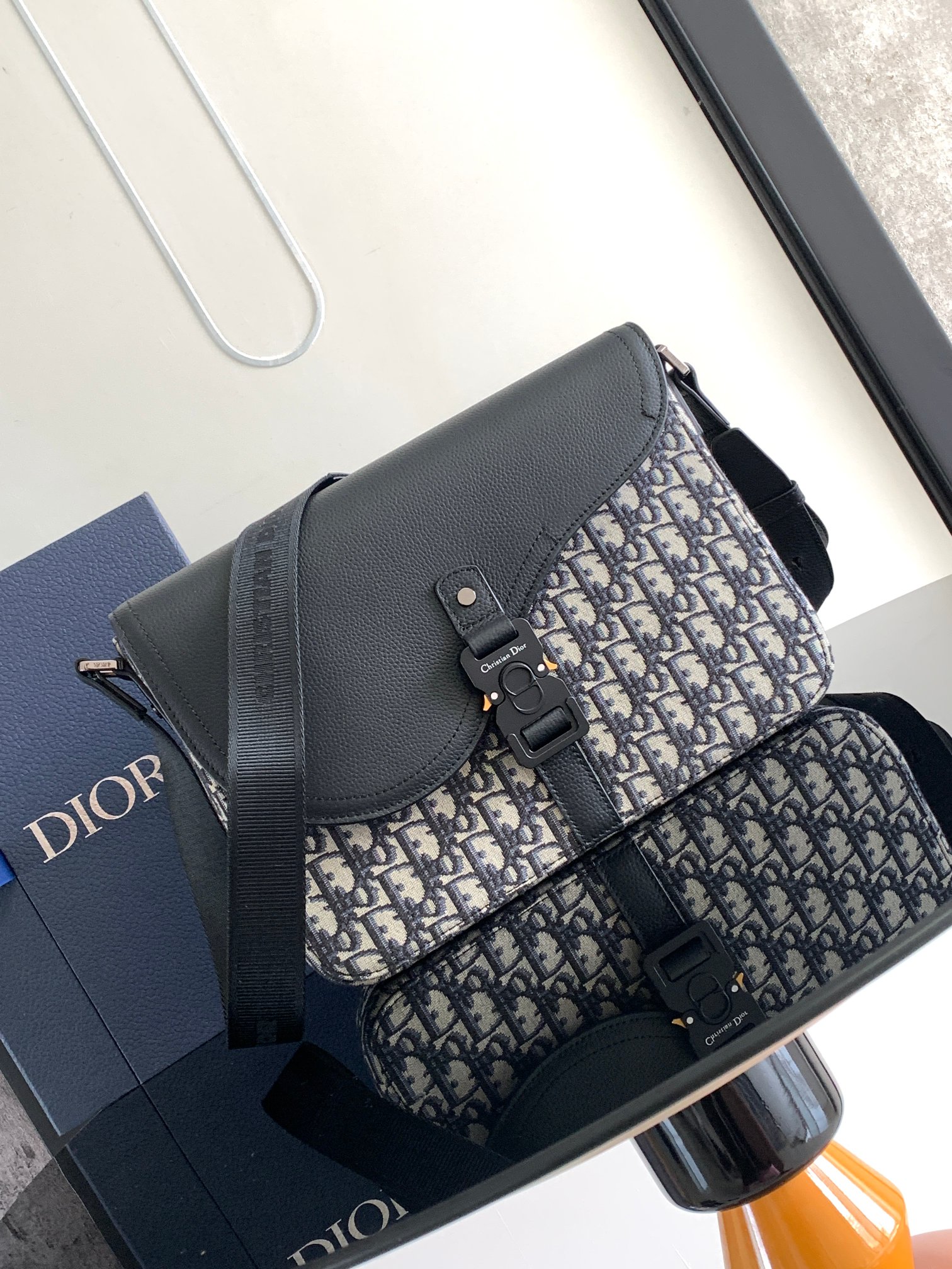D*or saddle messenger bag-31 x 23 x 8cm