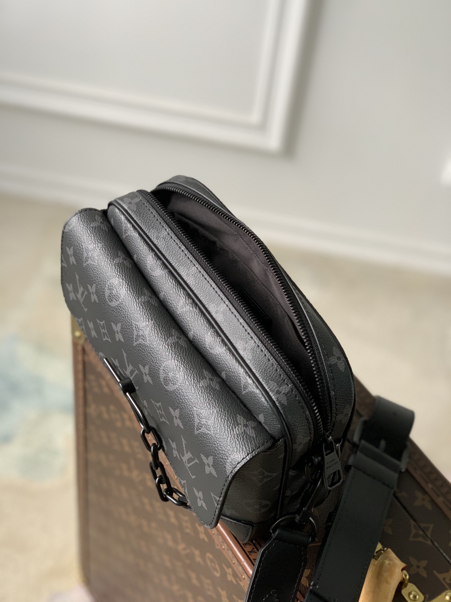 l0*is V*t0n steamer bag-24*17*5cm