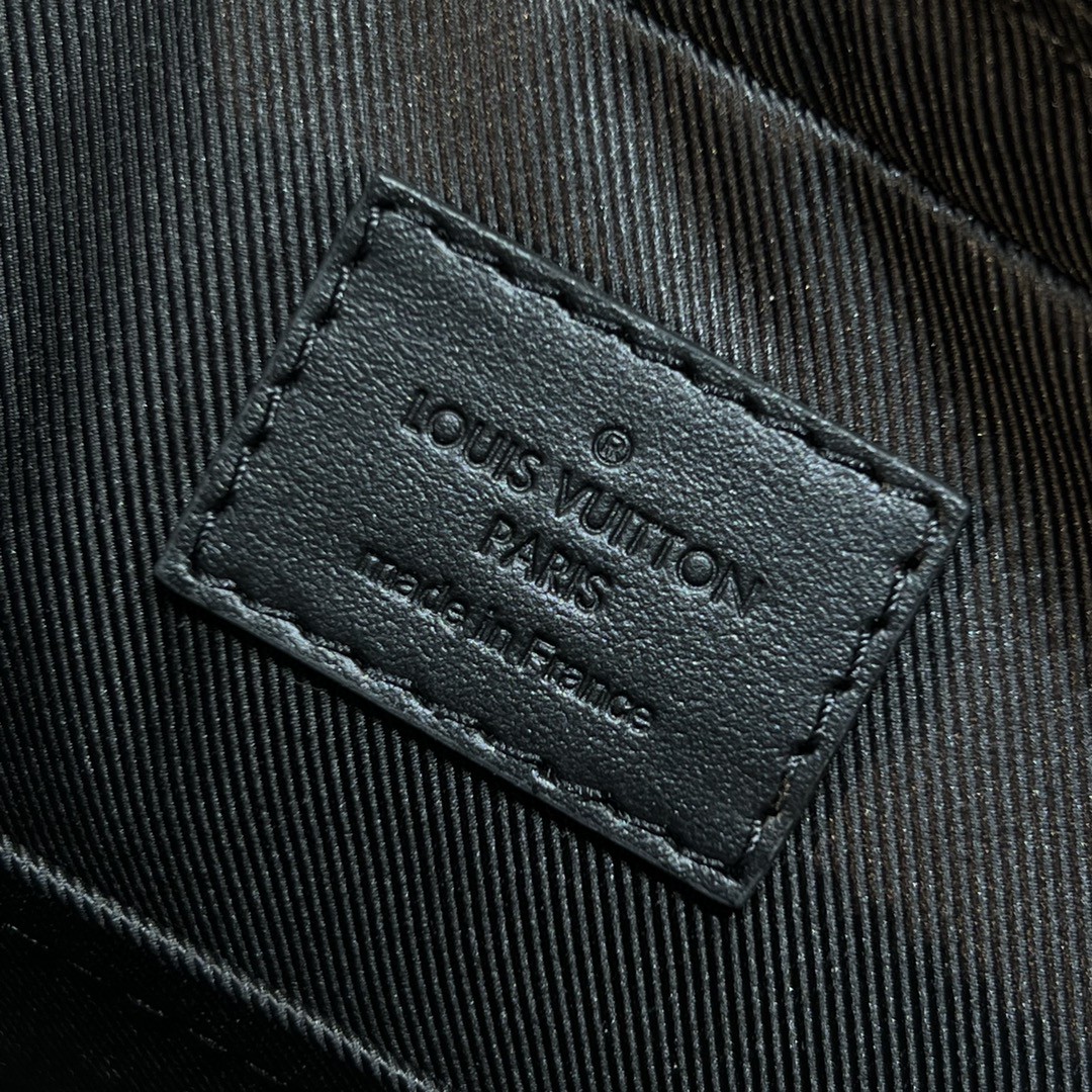 l0*is V*t0n trio messenger bag -m22481-25 x 18.5 x 7cm