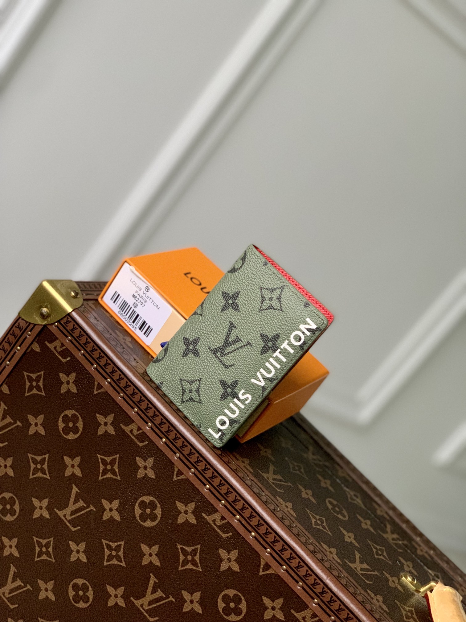 l0*is V*t0n aerogram wallet-8 x 11 x 1cm