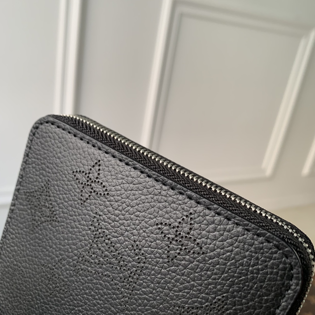 l0*is V*t0n wallet-m81558-11.5 x 10.5 x 2cm