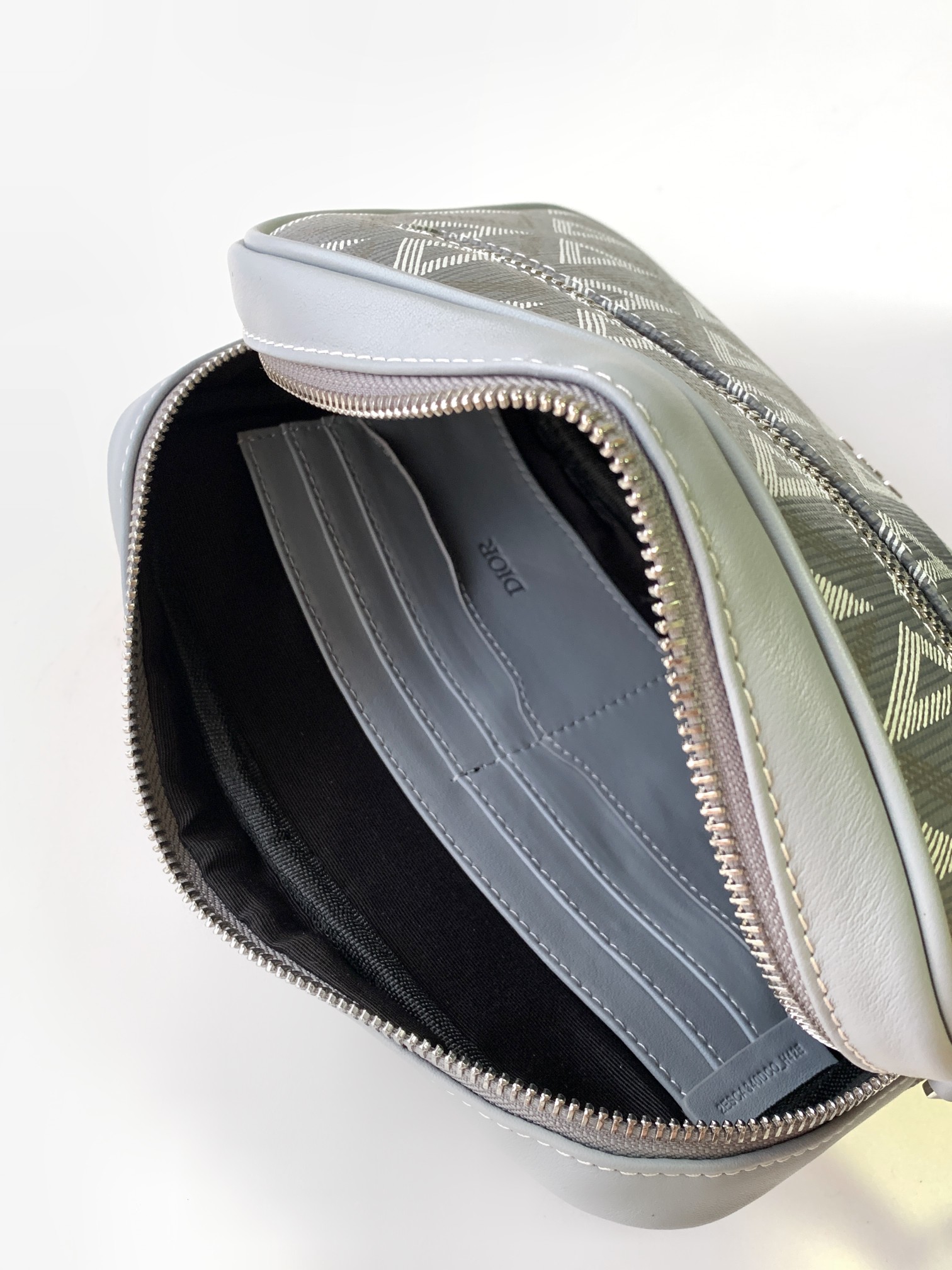 D*or pouch-24 x 15.5 x 5.5cm