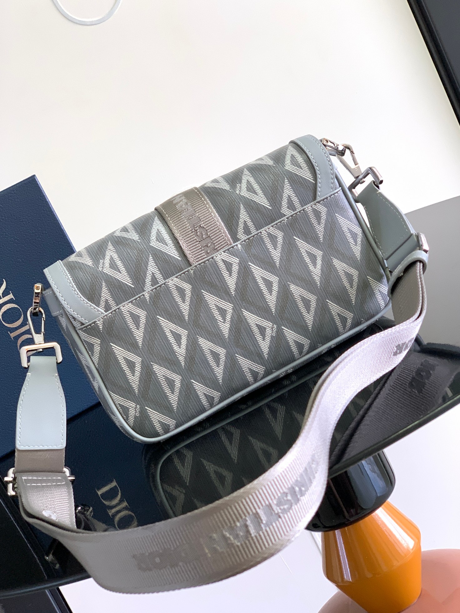 D*or hit the road handbags-27 x 17 x 9cm