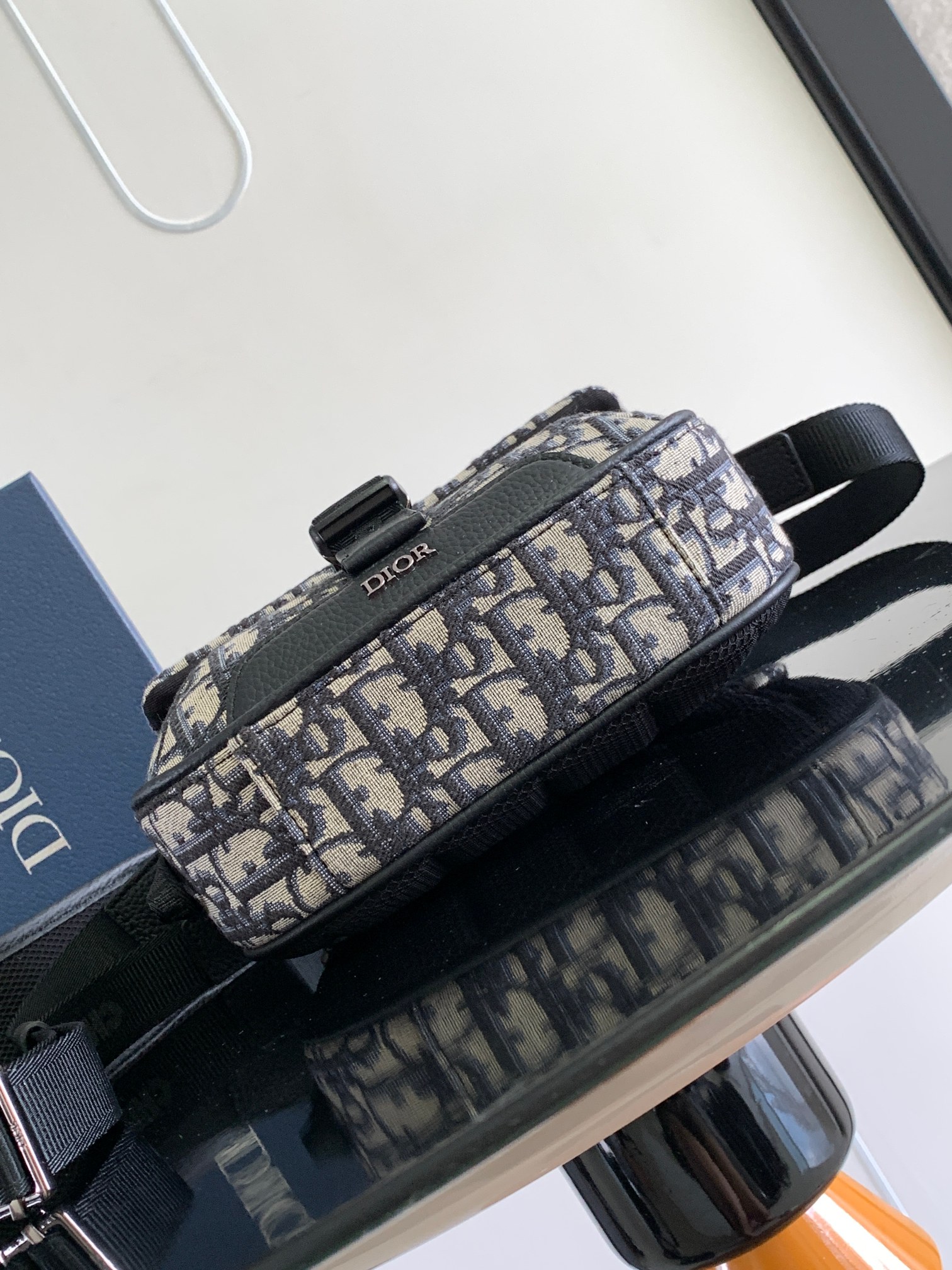D*or explorer crossbody bag-20 x 15 x 5cm