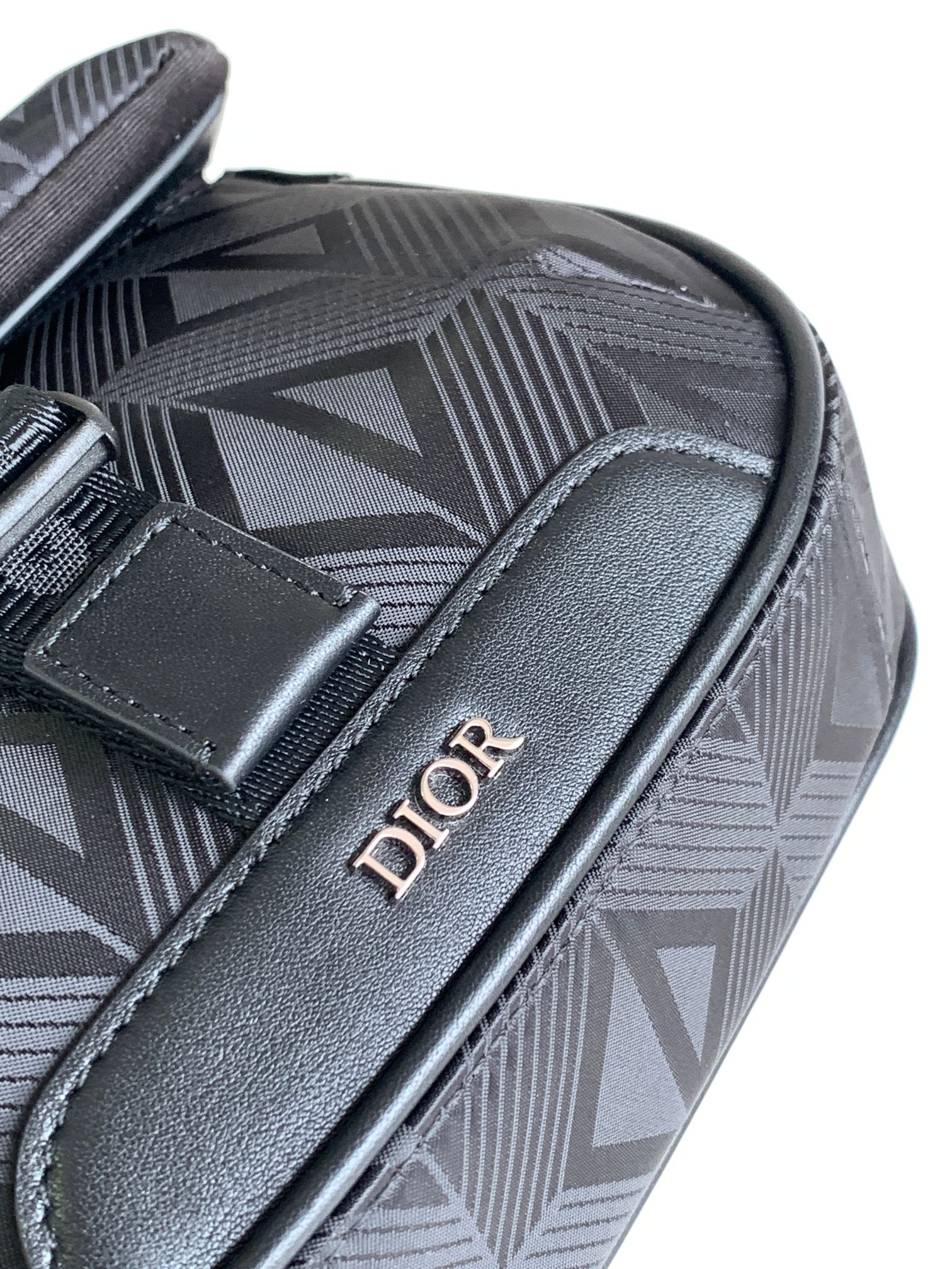 D*or explorer crossbody bag-20 x 15 x 5cm
