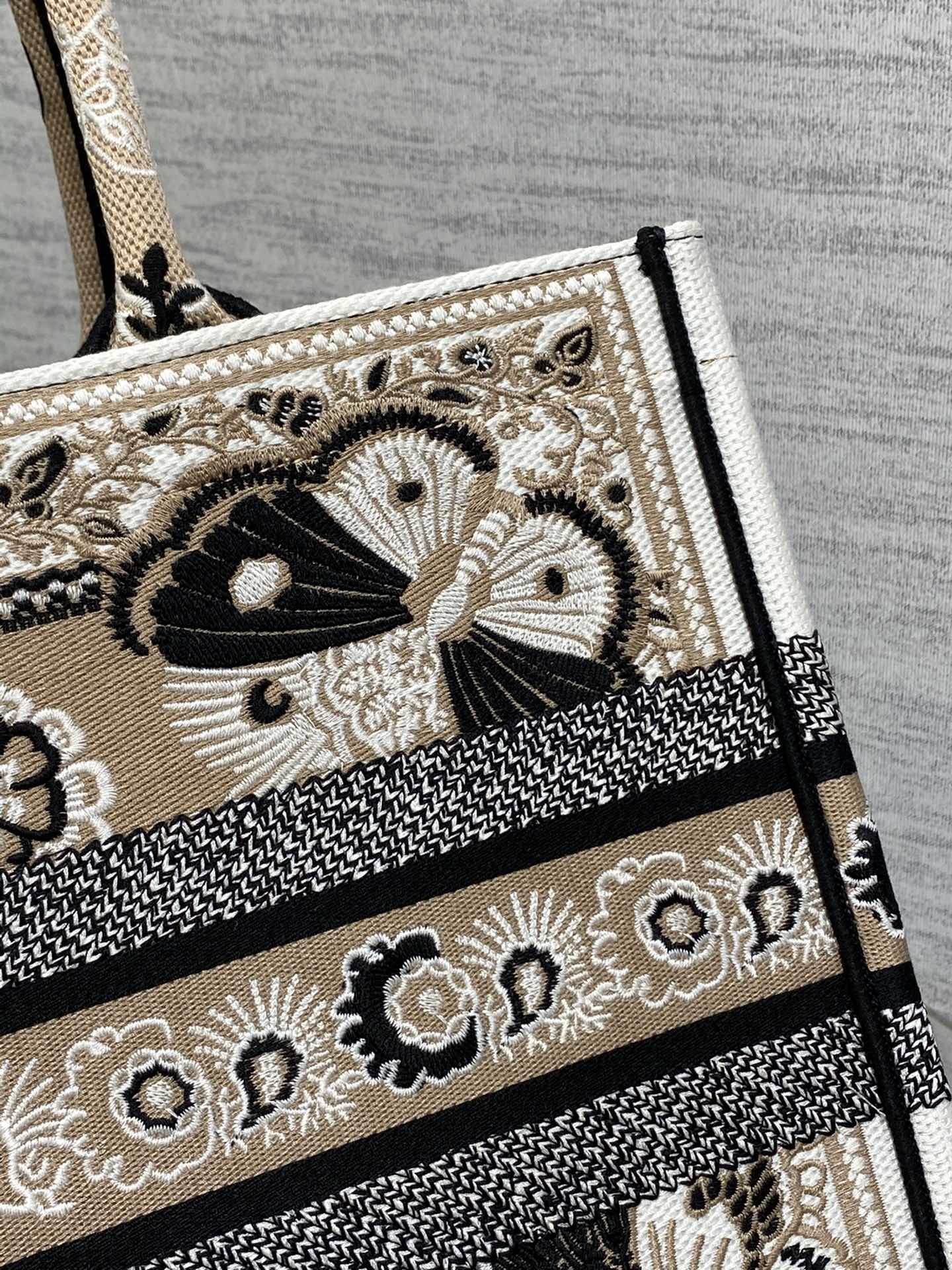 D*or small book tote-36.5cm